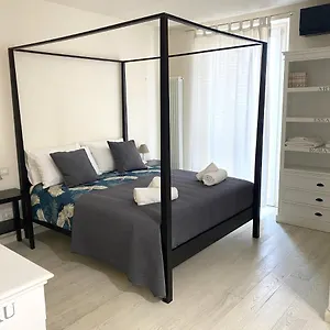 Apartment Front, Viareggio